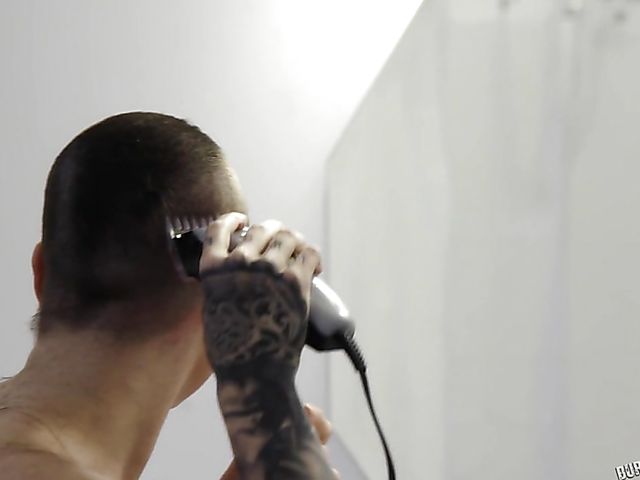 Shaved head girl Harlow Harrison gets double penetrated