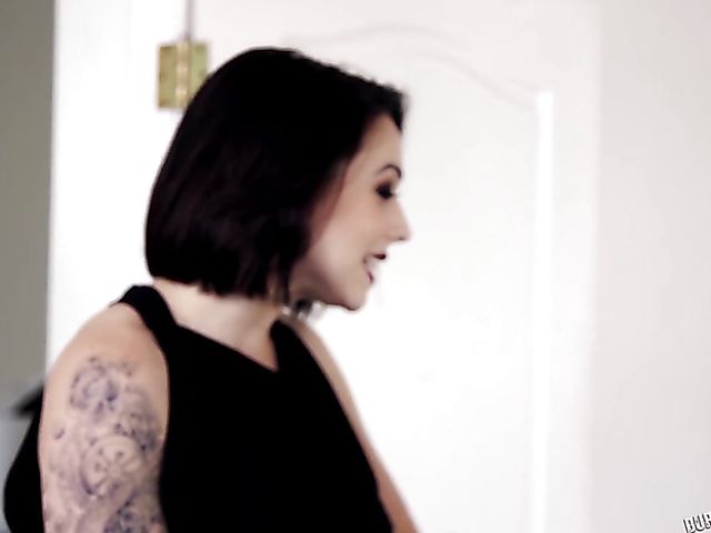 Shaved head girl Harlow Harrison gets double penetrated