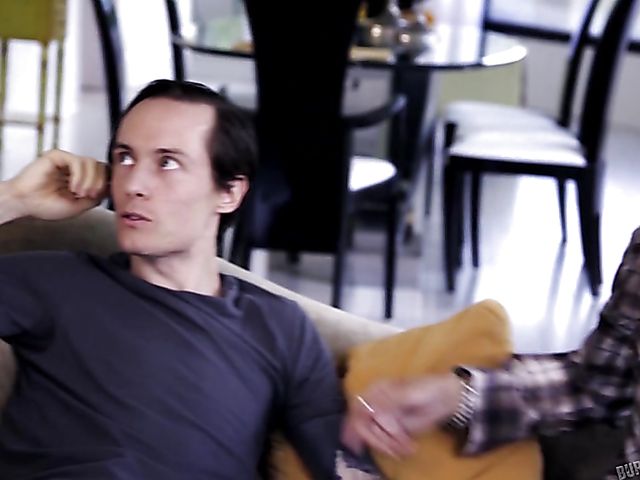 Shaved head girl Harlow Harrison gets double penetrated