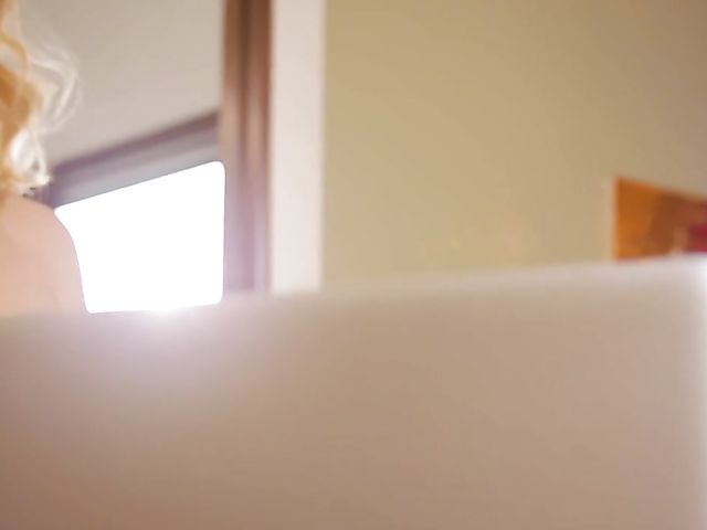 Lanna Carter's pink pussy for a nerdy guy