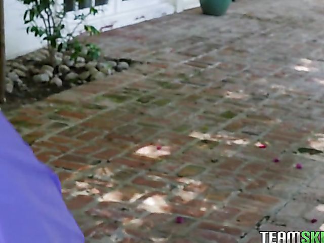 Hot babysitter Paris Cummings gets facialized