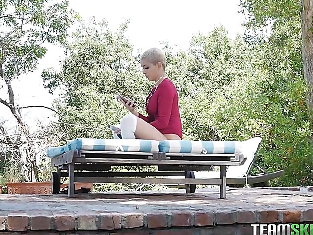 Busty short hair gymnast Aaliyah Hadid gets fucked outdoor