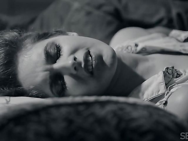 Hairy pussy masturbation in the morning after