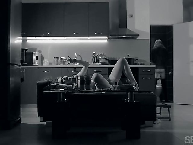 Hairy pussy masturbation in the morning after