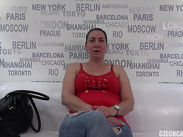 Czech Casting MILF Zuzana blindfolded and fucked