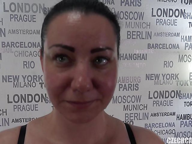 Czech Casting MILF Zuzana blindfolded and fucked