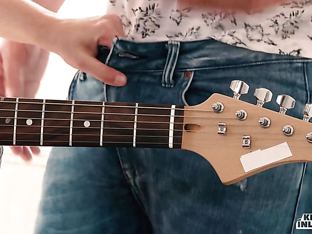 Isabella Livi and Natalia Pearl - Mom and girl anal threesome