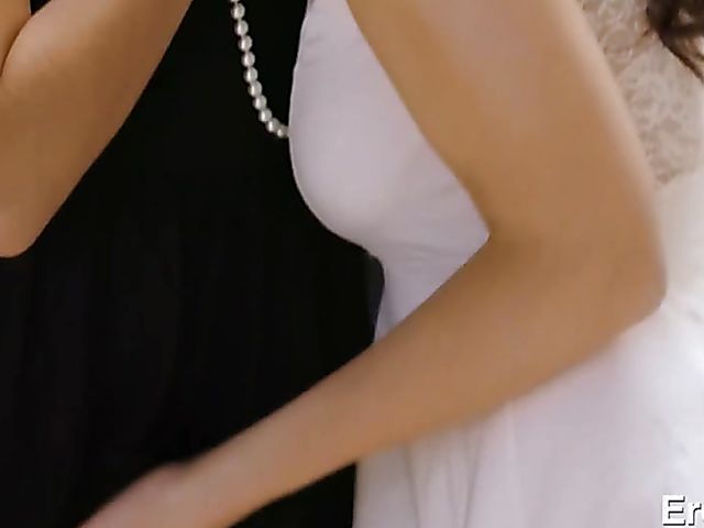 Kitchen threesome Charity Crawford and Valentina Nappi