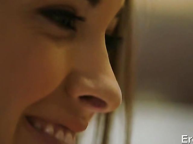 Kitchen threesome Charity Crawford and Valentina Nappi