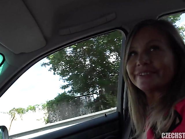 Big titty Czech mom gets nailed in public for money