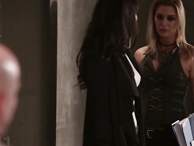 FFM anal with Sarah Vandella and tattooed Kleio Valentien