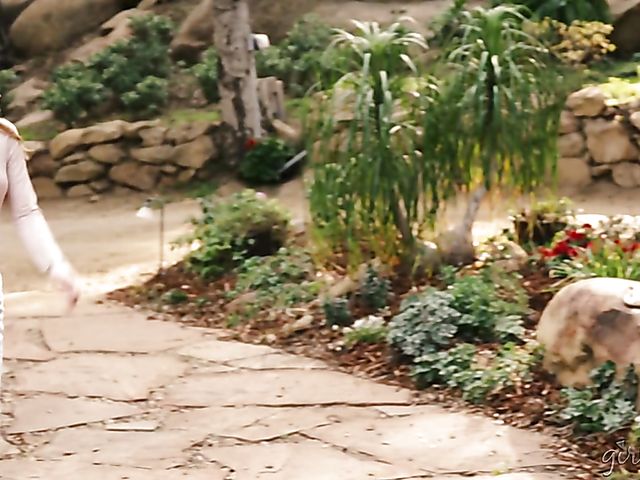 Uma Jolie and AJ Applegate lesbian fun time