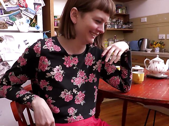 Australian lesbians Archer and Molly do it on breakfast