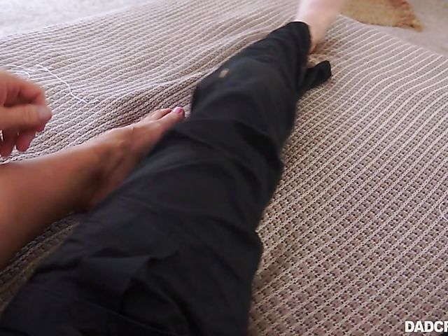 Busty daughter Skylar Snow sucks her stepdaddy