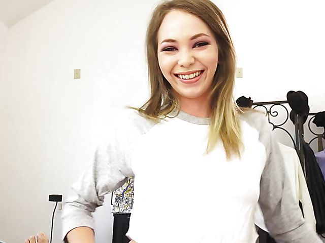 Angel Smalls self fisting and sucking