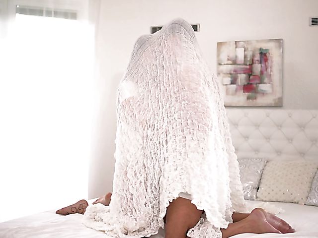 Flat chested teen Lady Dee loves it sensual