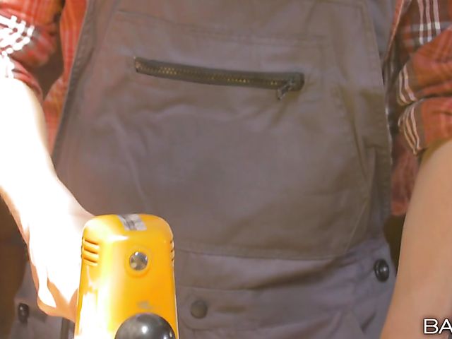 Blond anal girl Zazie Skymm gets banged by the carpenter