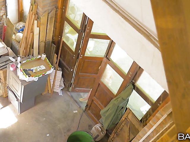 Blond anal girl Zazie Skymm gets banged by the carpenter