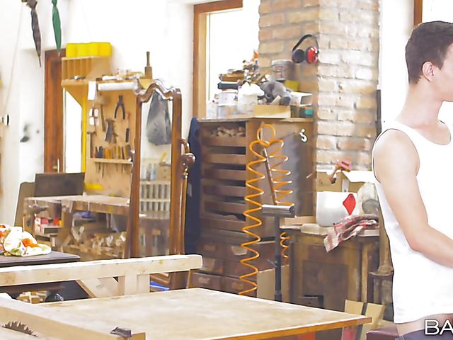 Blond anal girl Zazie Skymm gets banged by the carpenter