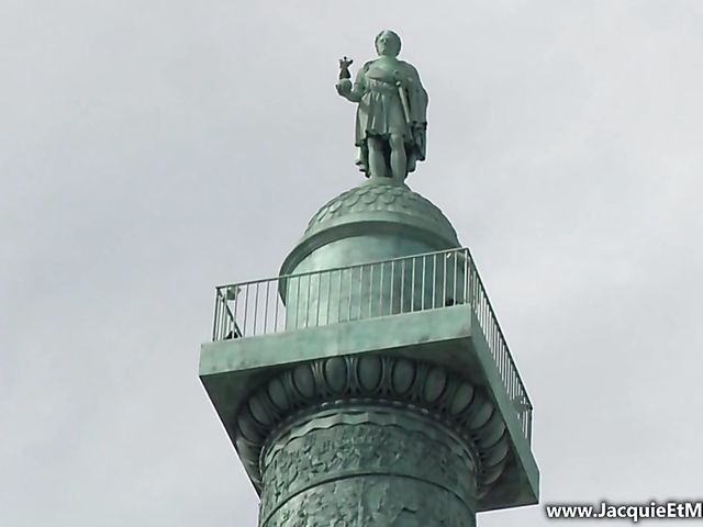 Brunette MILF Mariska begs for anal