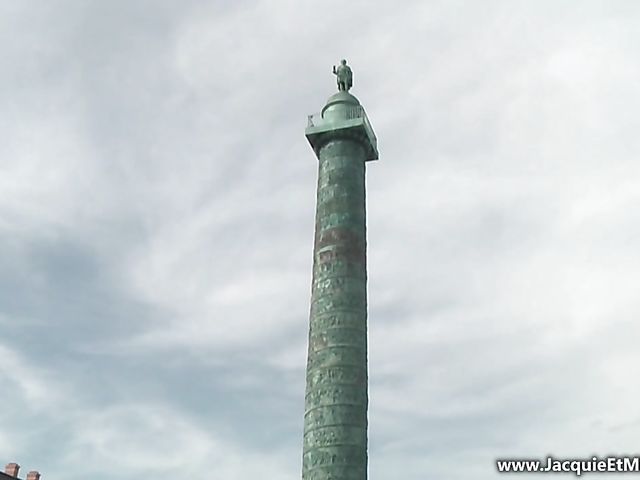 Brunette MILF Mariska begs for anal