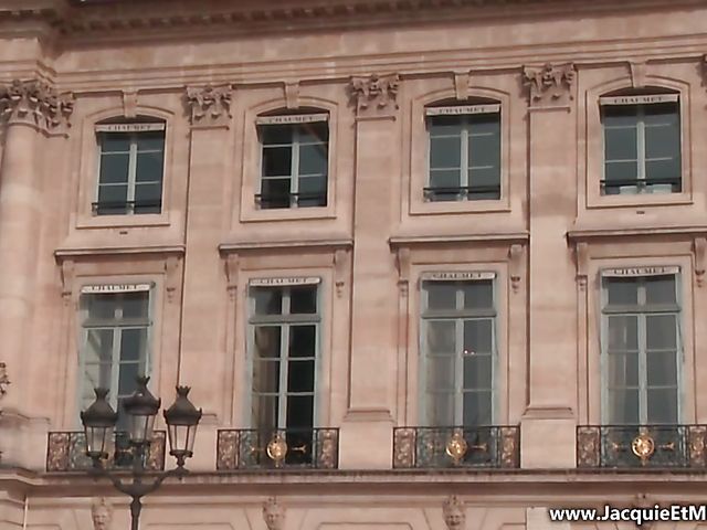 Brunette MILF Mariska begs for anal