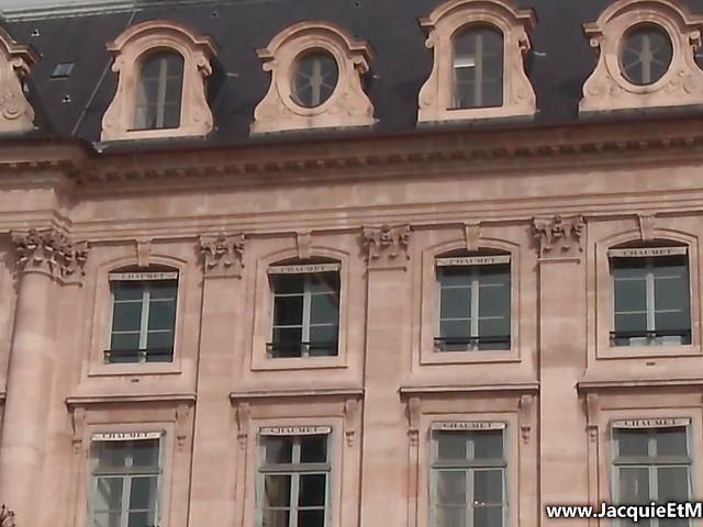 Brunette MILF Mariska begs for anal