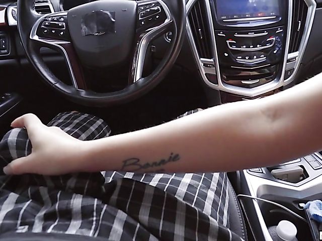 Stranded teen Bailey Brooke gets dicked in the car