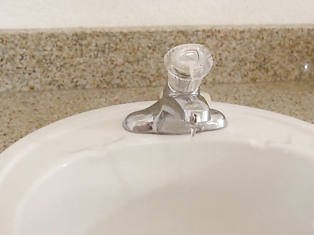 Bathroom sex with his dirty stepsis Sydney Cole