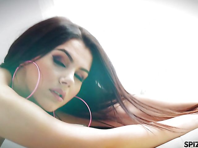 Valentina Nappi solo with her new sex toy