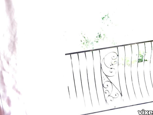 Young real estate agent Scarlet Datz gets boned