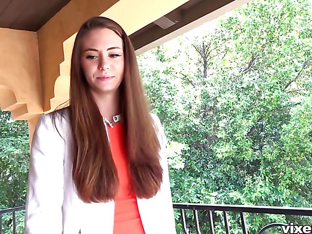 Young real estate agent Scarlet Datz gets boned