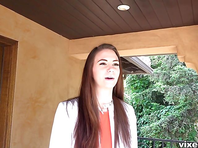 Young real estate agent Scarlet Datz gets boned