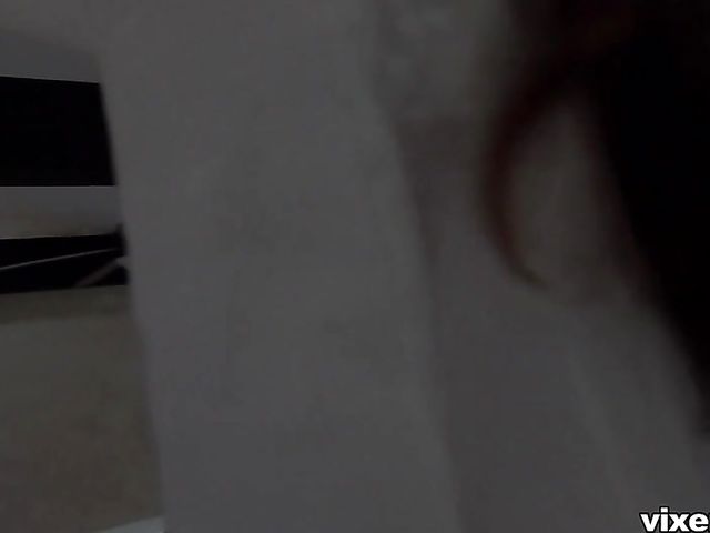 Young real estate agent Scarlet Datz gets boned