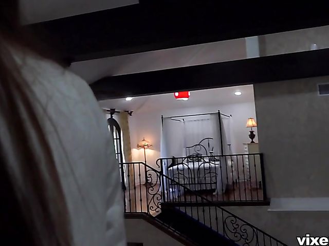 Young real estate agent Scarlet Datz gets boned