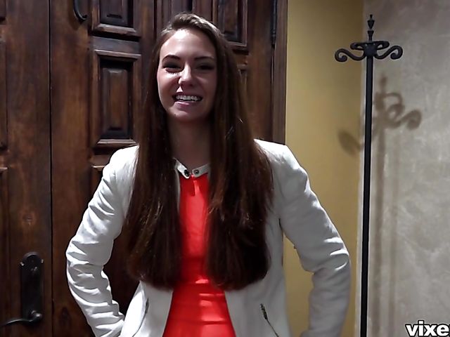 Young real estate agent Scarlet Datz gets boned