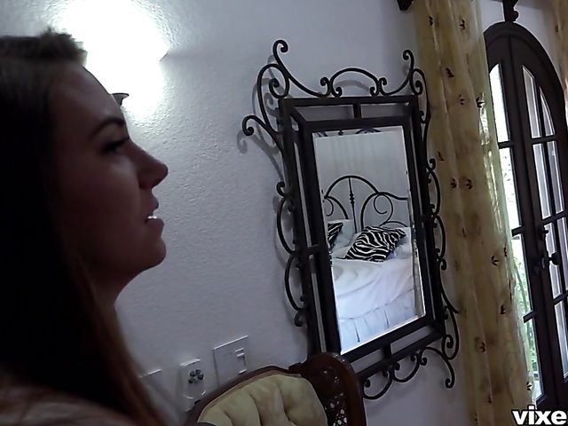 Young real estate agent Scarlet Datz gets boned