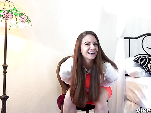 Young real estate agent Scarlet Datz gets boned