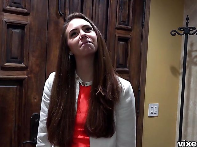 Young real estate agent Scarlet Datz gets boned