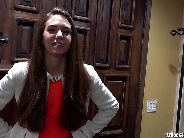 Young real estate agent Scarlet Datz gets boned