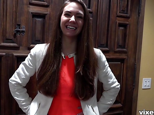 Young real estate agent Scarlet Datz gets boned