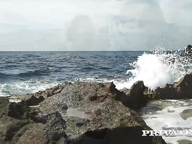 Interracial beach blowjob and anal in bed