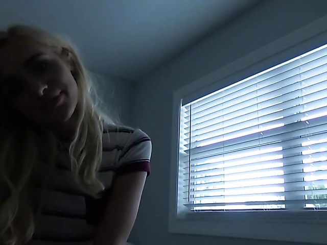 Teen GF Naomi Woods gets boned in POV