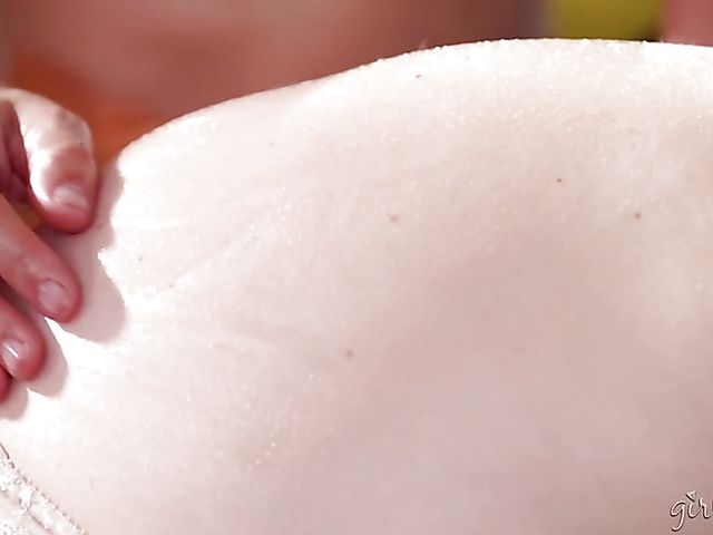 Pregnant lesbian Karla Kush gets it licked