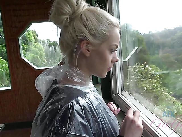 Car sex with his petite girlfriend Elsa Jean