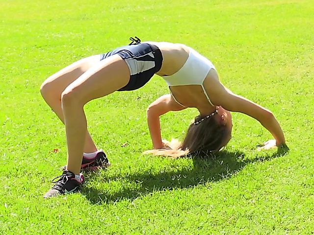Sweet jogger Dakota flashing pussy in the park