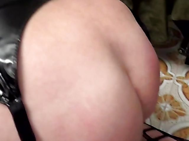 Crazy Italian amateur Elena gets analyzed