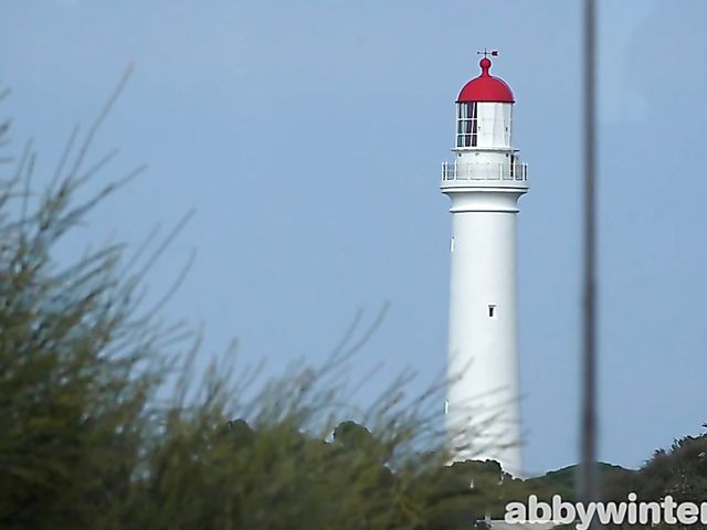 Cute amateur Kate G plays with her bush