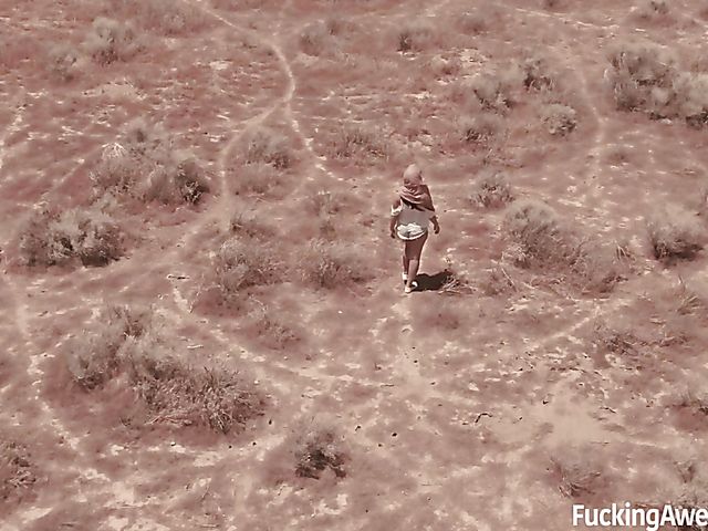 Hard fuck in the desert with Gabriella Paltrova