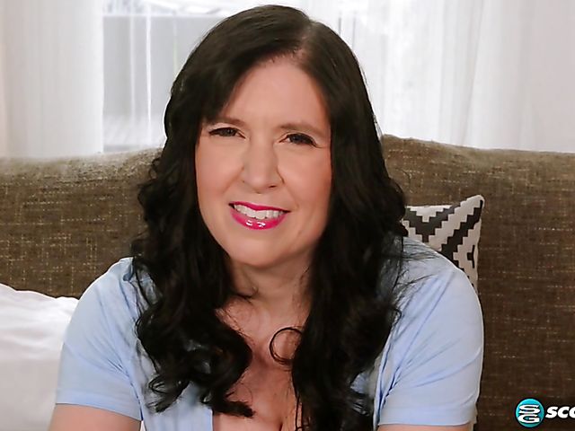 Mature Italian with a hairy twat Gia Francesca gets banged